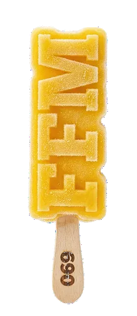 Eis Pop Mango in Form des Schriftzugs FFM, auf dem Holzstiel die 069